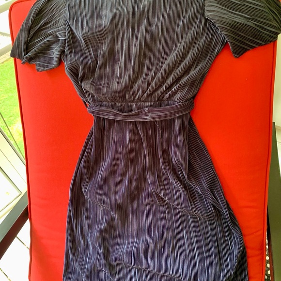 QUIZ SZ 8 US Navy Plisse  Ruched, Midi Dress NWT! - Picture 3 of 4